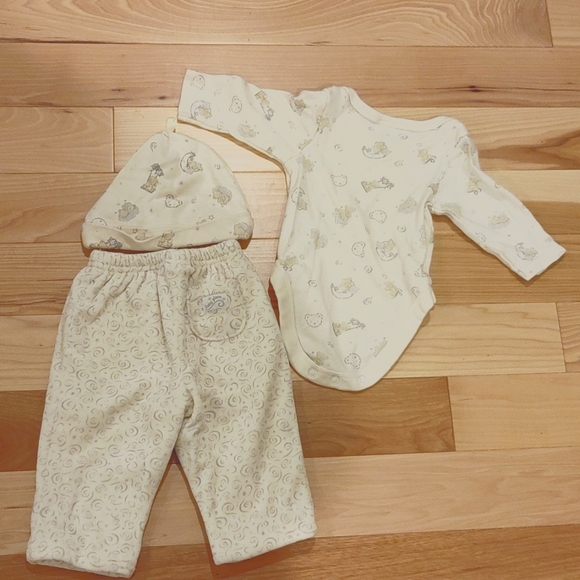 Children's Place 0-3 months onesie, pant, hat set. Sleepy bears and swirls - Picture 2 of 3